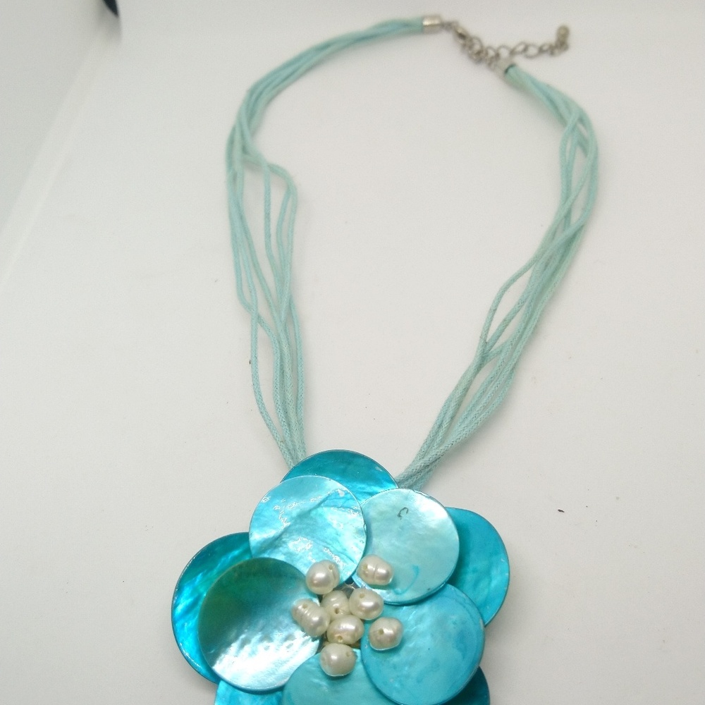 Seashell flower necklace